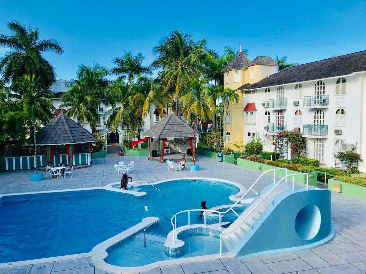 Marchabell By The Sea E22 Apartment Ocho Rios Bagian luar foto