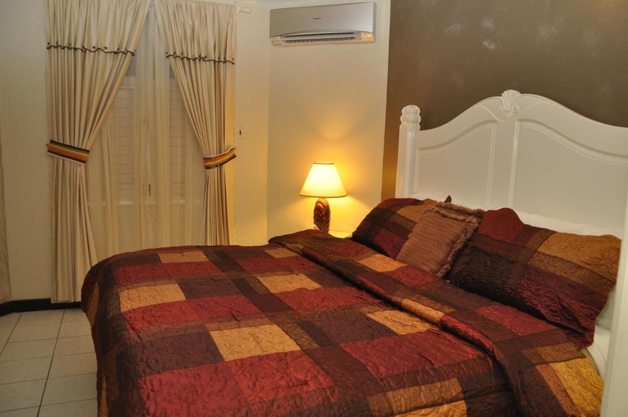 Marchabell By The Sea E22 Apartment Ocho Rios Ruang foto
