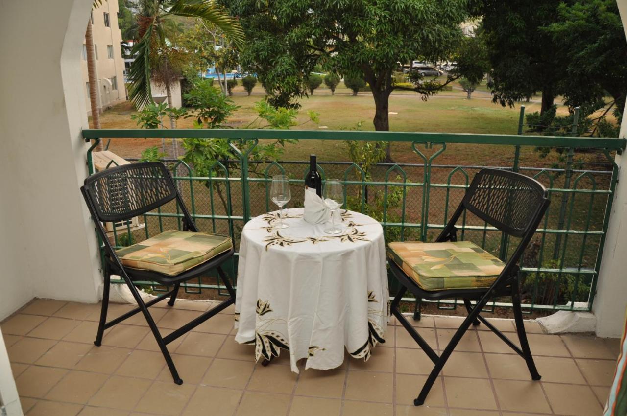 Marchabell By The Sea E22 Apartment Ocho Rios Ruang foto